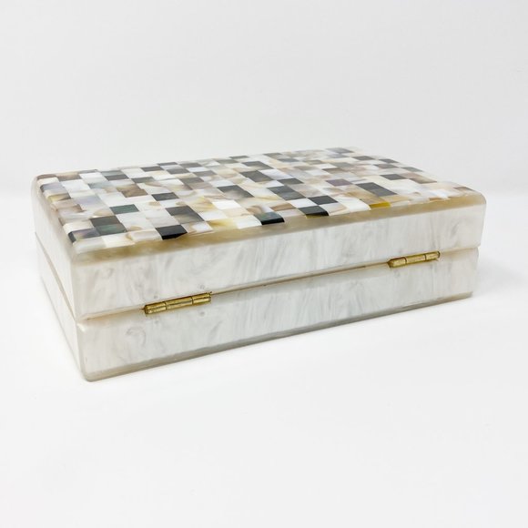 Acrylic Party Box in Shell - Picture 6 of 8